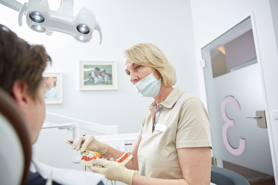 Zahnarzt in Relingen, Dr. Stephanie Oltmanns